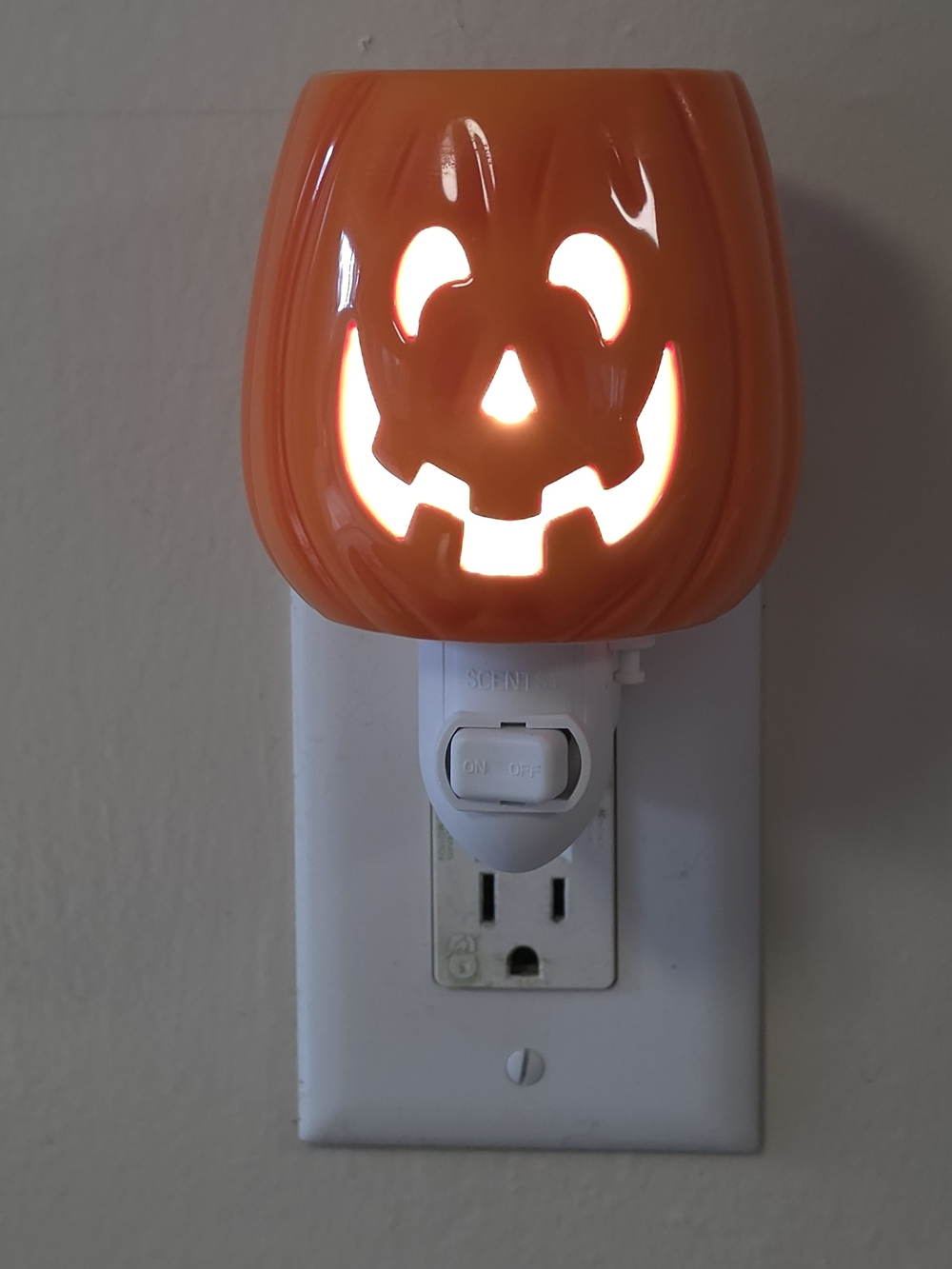 Scentsy Orange Jack-O'-Lantern Plug-In Wax Warmer / Night Light